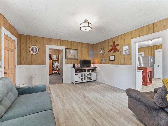 2414 E Ennis Avenue A, Ennis, TX 75119