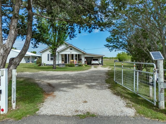 2414 E Ennis Avenue A, Ennis, TX 75119