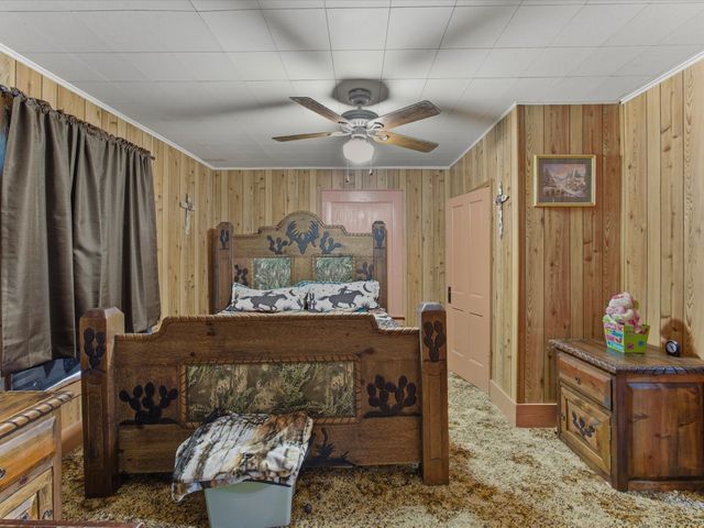 2414 E Ennis Avenue A, Ennis, TX 75119