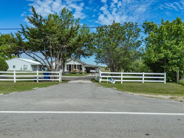 2414 E Ennis Avenue A, Ennis, TX 75119