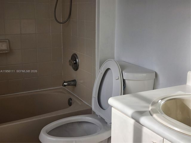 6970 NW 177th St M103, Hialeah, FL 33015