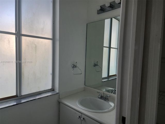 6970 NW 177th St M103, Hialeah, FL 33015