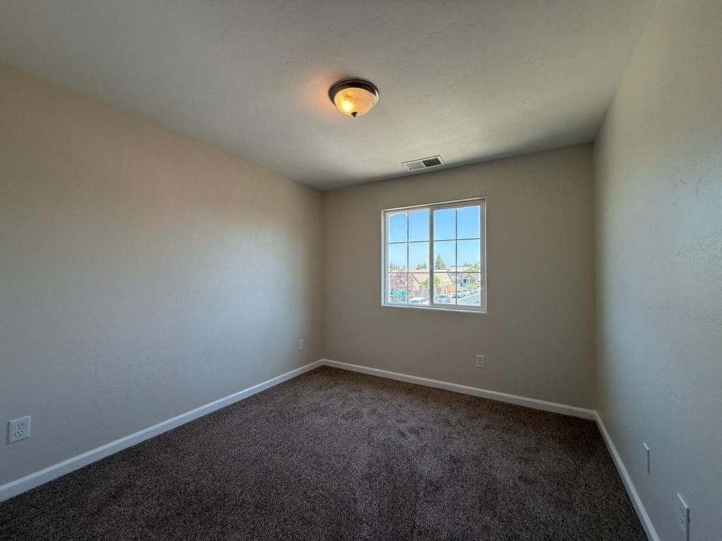 Image 25 of property listing at 1865 N Ellendale Avenue, Fresno, CA 93722