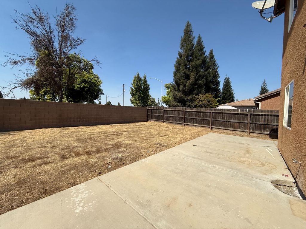 Image 28 of property listing at 1865 N Ellendale Avenue, Fresno, CA 93722