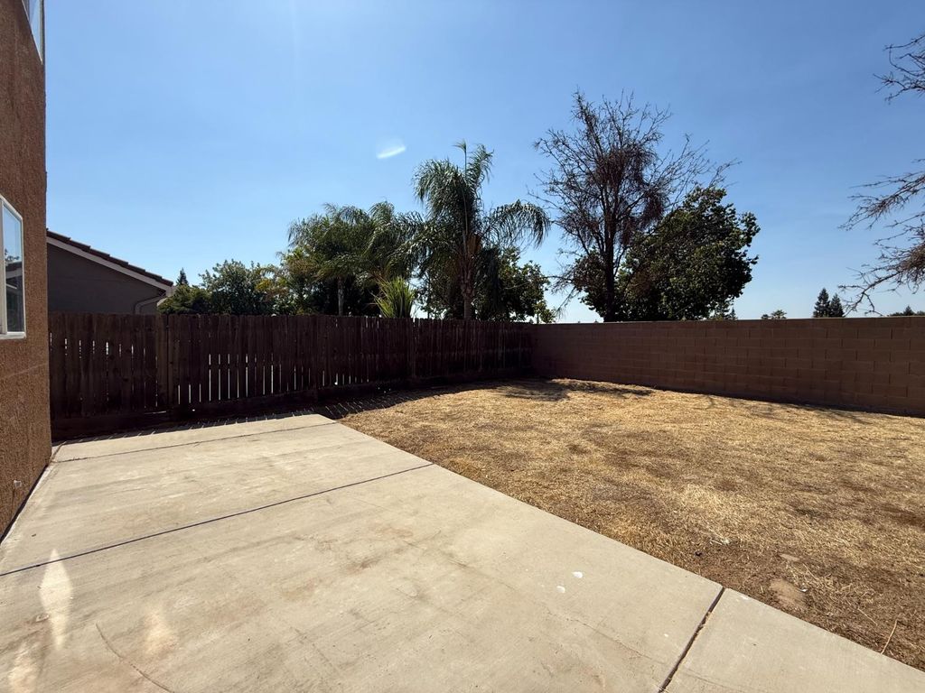 Image 29 of property listing at 1865 N Ellendale Avenue, Fresno, CA 93722