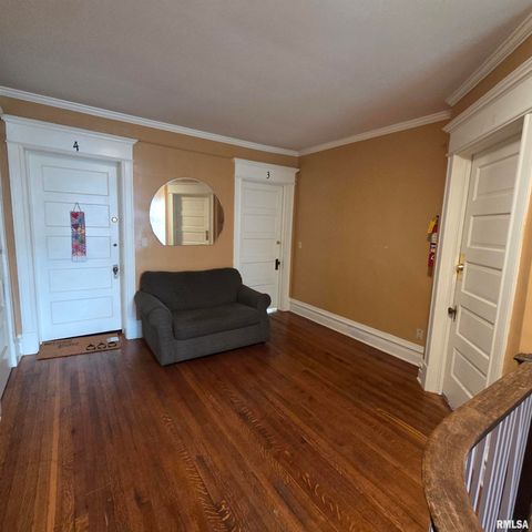 11 OAK Lane, Davenport, IA 52803