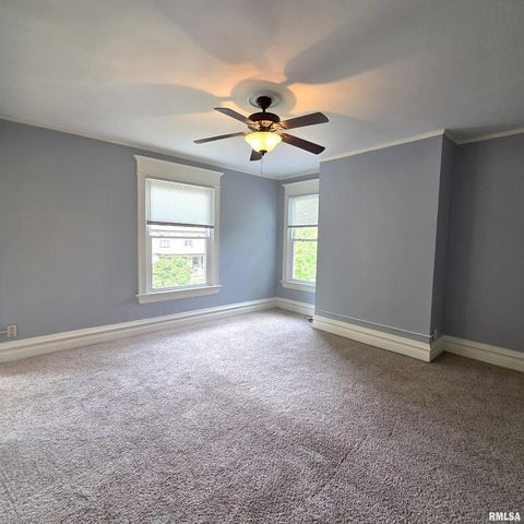 11 OAK Lane, Davenport, IA 52803