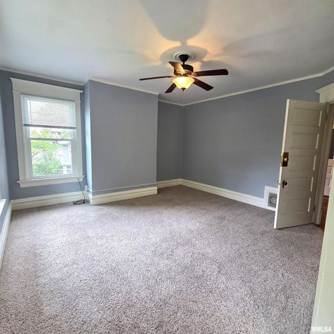 11 OAK Lane, Davenport, IA 52803