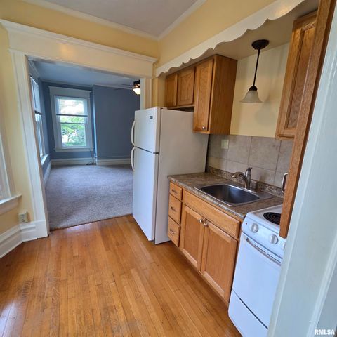 11 OAK Lane, Davenport, IA 52803