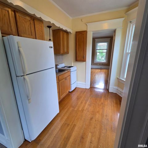 11 OAK Lane, Davenport, IA 52803