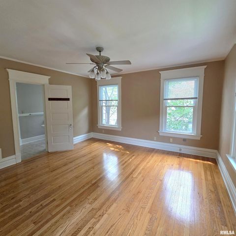 11 OAK Lane, Davenport, IA 52803