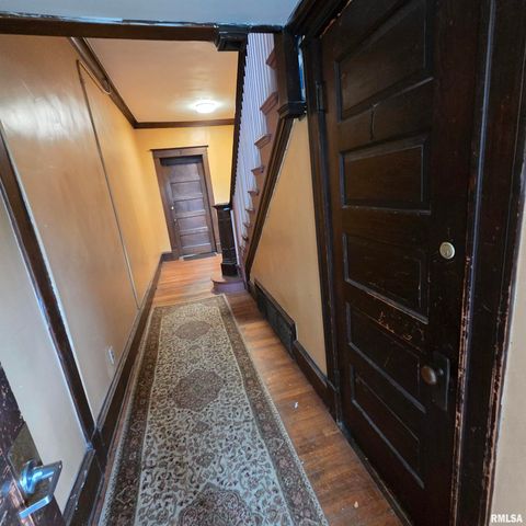 11 OAK Lane, Davenport, IA 52803