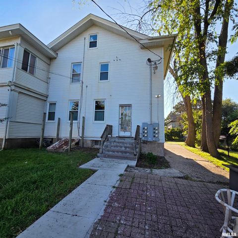 11 OAK Lane, Davenport, IA 52803