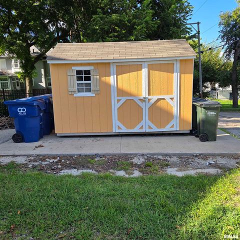 11 OAK Lane, Davenport, IA 52803