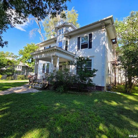 11 OAK Lane, Davenport, IA 52803