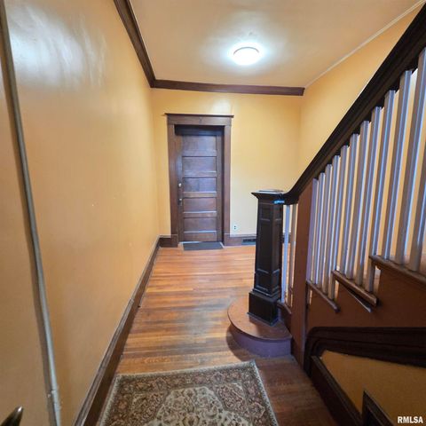 11 OAK Lane, Davenport, IA 52803