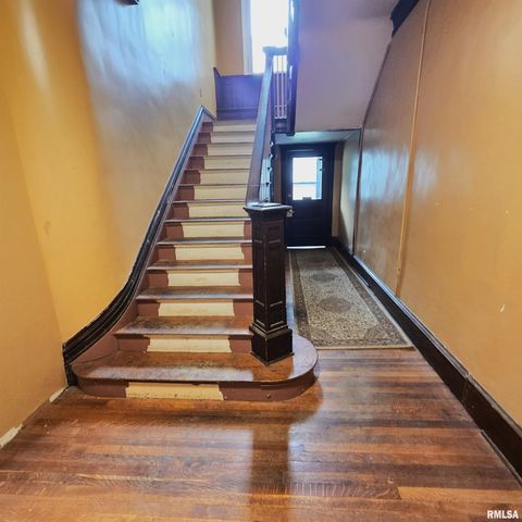 11 OAK Lane, Davenport, IA 52803