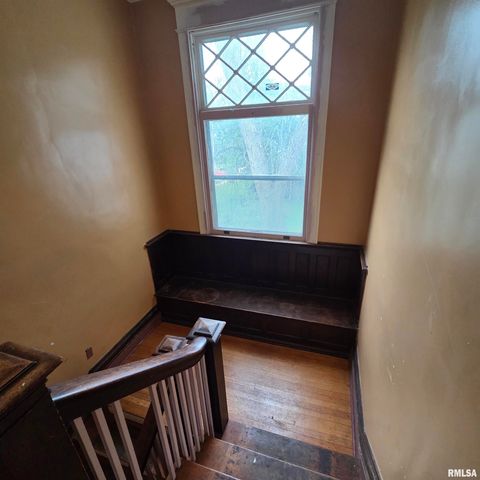 11 OAK Lane, Davenport, IA 52803