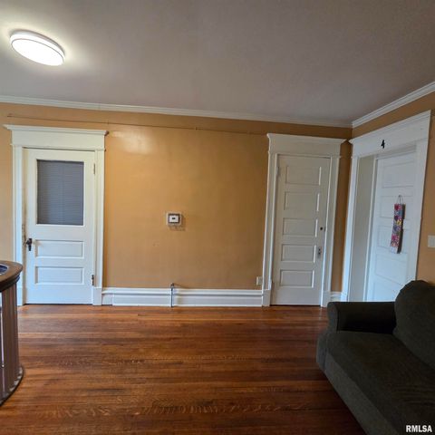 11 OAK Lane, Davenport, IA 52803