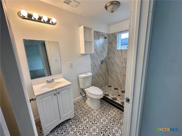 929 Veterans Street, Seguin, TX 78155