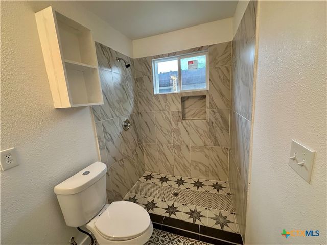 929 Veterans Street, Seguin, TX 78155