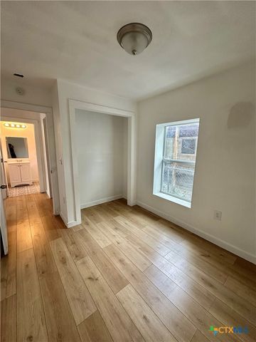 929 Veterans Street, Seguin, TX 78155