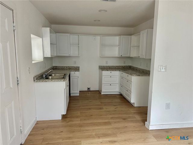 929 Veterans Street, Seguin, TX 78155