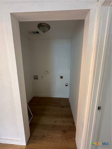 929 Veterans Street, Seguin, TX 78155