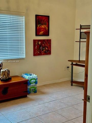 15957 SW 54th Ter, Miami, FL 33185