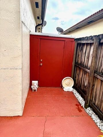 15957 SW 54th Ter, Miami, FL 33185