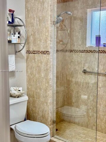 15957 SW 54th Ter, Miami, FL 33185