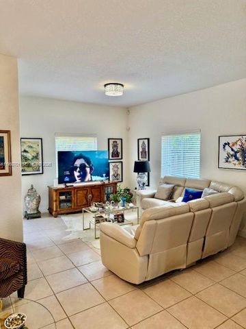 15957 SW 54th Ter, Miami, FL 33185