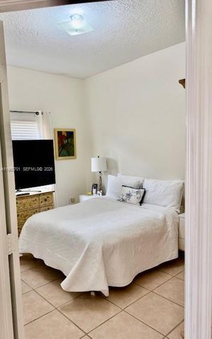 15957 SW 54th Ter, Miami, FL 33185