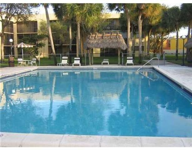 8065 SW 107th Ave 202, Miami, FL 33173