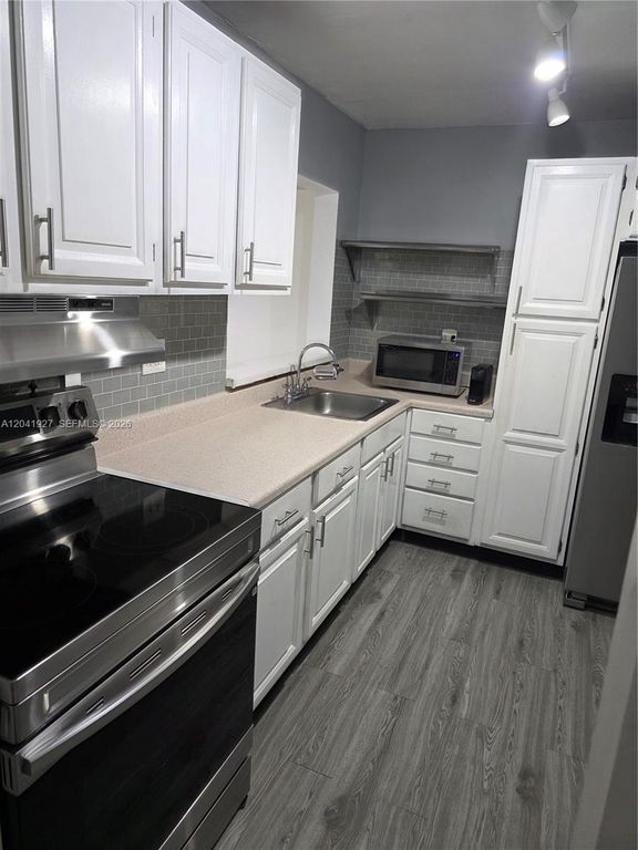 8065 SW 107th Ave 202, Miami, FL 33173