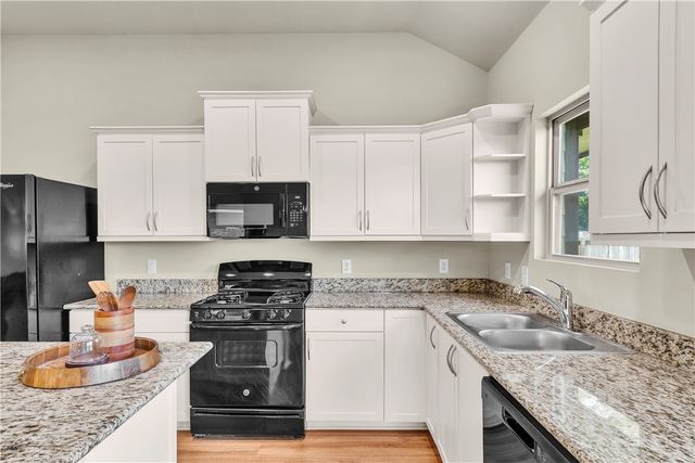 704 Mockingbird Street, Navasota, TX 77868