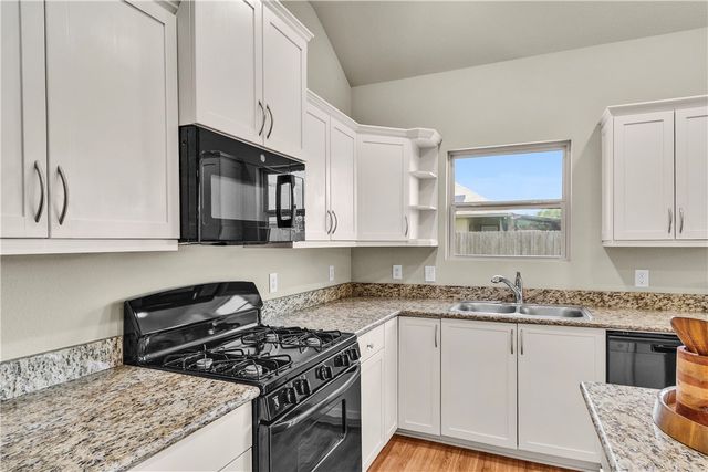 704 Mockingbird Street, Navasota, TX 77868