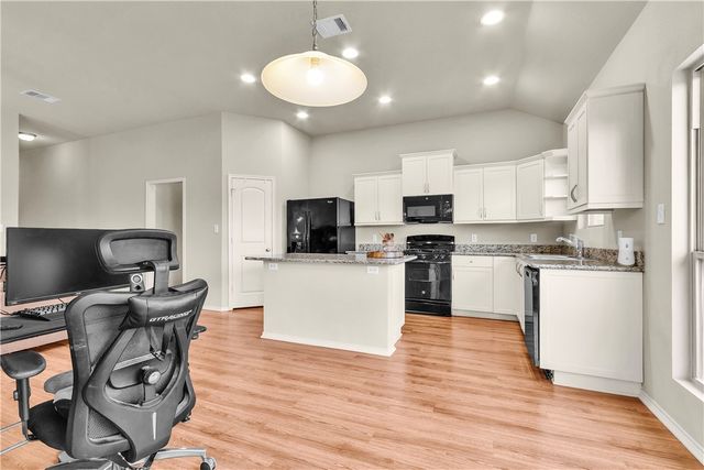 704 Mockingbird Street, Navasota, TX 77868