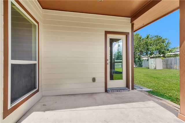 704 Mockingbird Street, Navasota, TX 77868