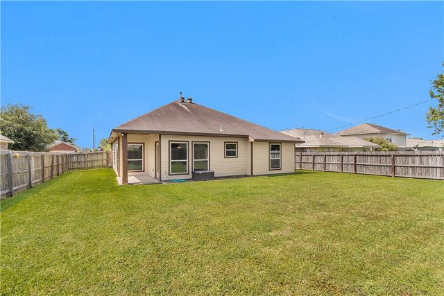 704 Mockingbird Street, Navasota, TX 77868