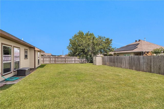 704 Mockingbird Street, Navasota, TX 77868