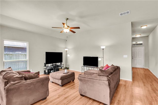 704 Mockingbird Street, Navasota, TX 77868