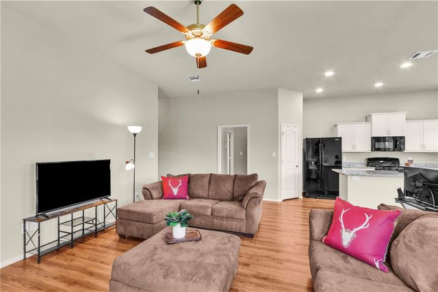 704 Mockingbird Street, Navasota, TX 77868