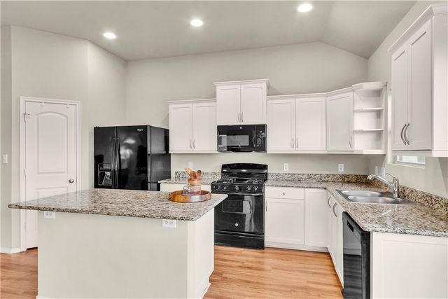 704 Mockingbird Street, Navasota, TX 77868