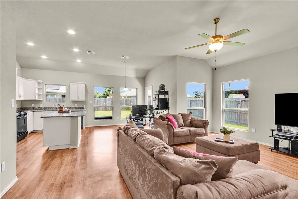 704 Mockingbird Street, Navasota, TX 77868 — photo 5