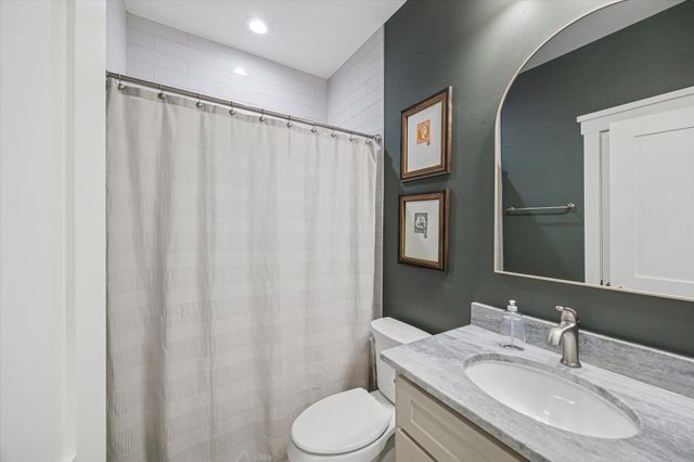 216 W 30th Street, Houston, TX 77018