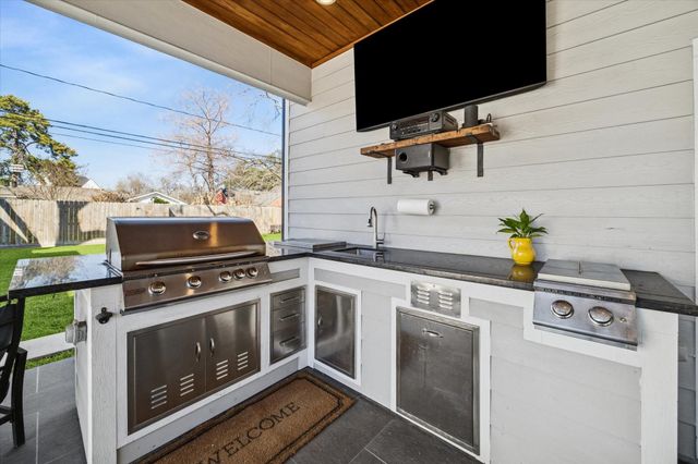 216 W 30th Street, Houston, TX 77018