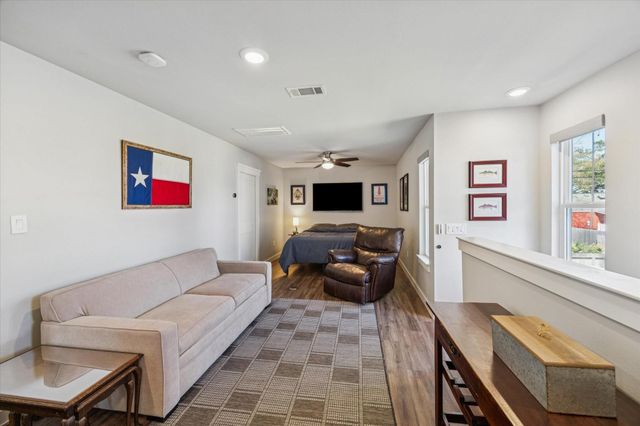 216 W 30th Street, Houston, TX 77018