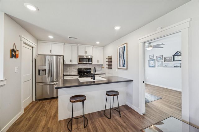 216 W 30th Street, Houston, TX 77018