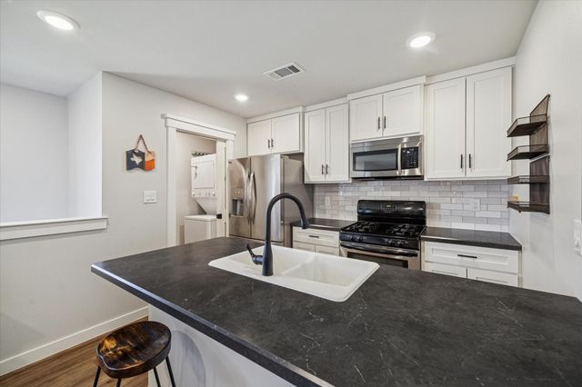 216 W 30th Street, Houston, TX 77018